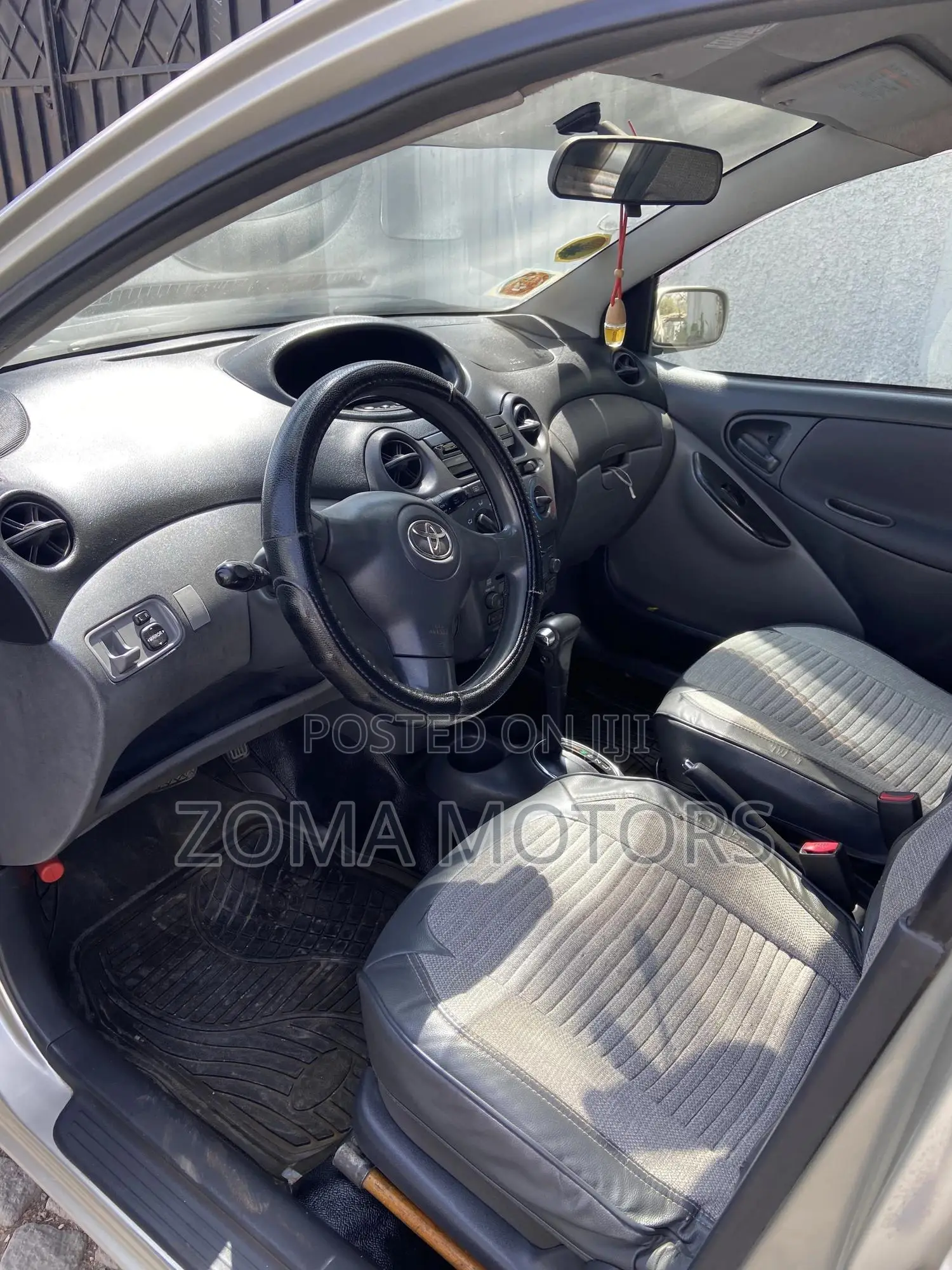 Toyota Vitz 2002 Gray