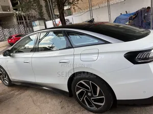 Volkswagen ID.7 2025 Off white