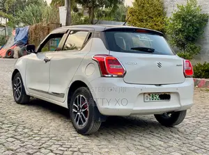 Suzuki Swift 2022 Off white