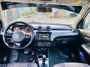 Suzuki Swift 2022 Off white