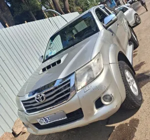 Toyota Hilux 2012 Silver