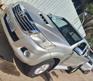 Toyota Hilux 2012 Silver