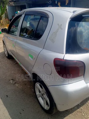 Toyota Vitz 2001 Silver