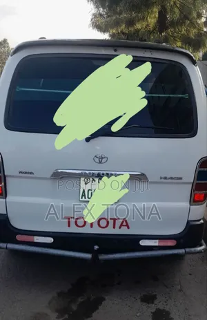 Toyota HiAce 2011 White