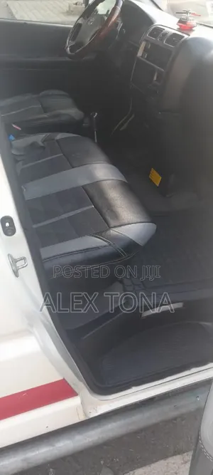 Toyota HiAce 2011 White