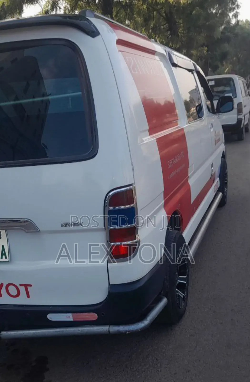 Toyota HiAce 2011 White