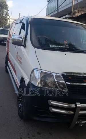 Toyota HiAce 2011 White