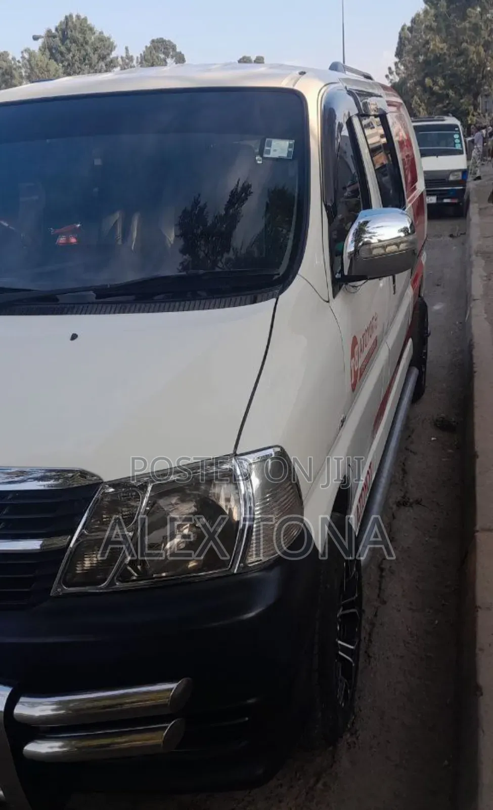 Toyota HiAce 2011 White