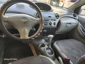 Toyota Vitz 2000 Blue