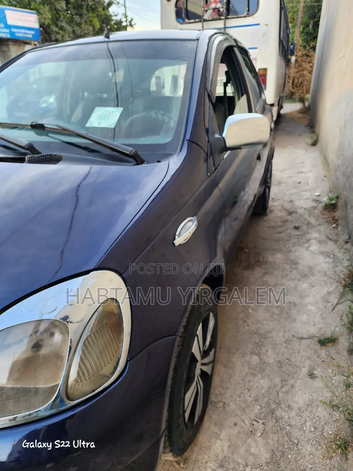 Toyota Vitz 2000 Blue