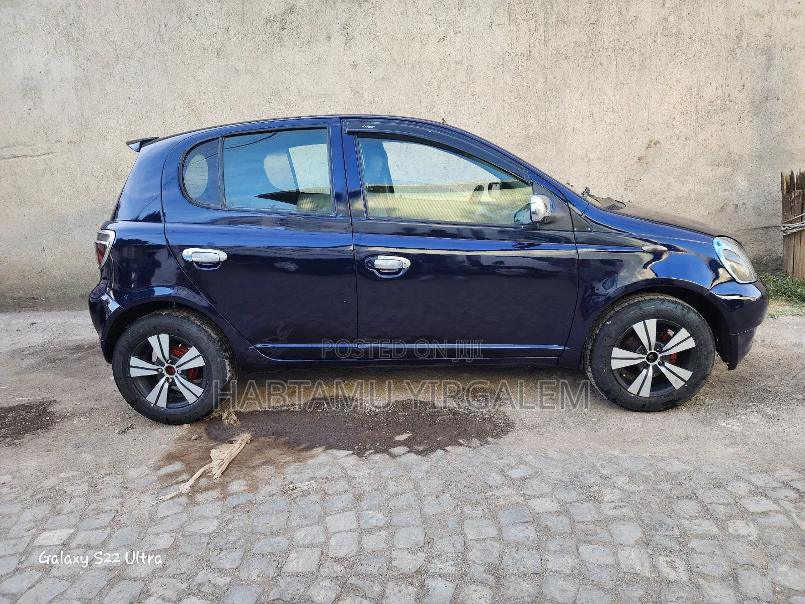 Toyota Vitz 2000 Blue