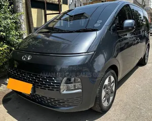 Hyundai Staria 2023 Black