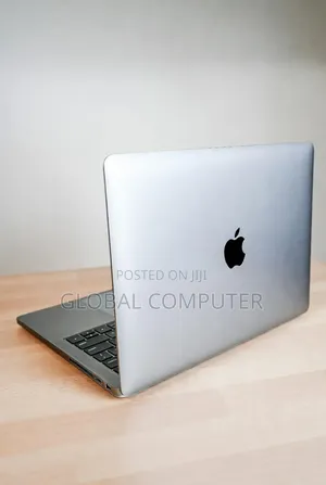 Photo - Laptop Apple MacBook Pro 2019 16GB Intel Core I7 SSD 256GB