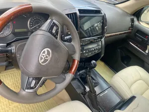 Toyota Land Cruiser 2008 White