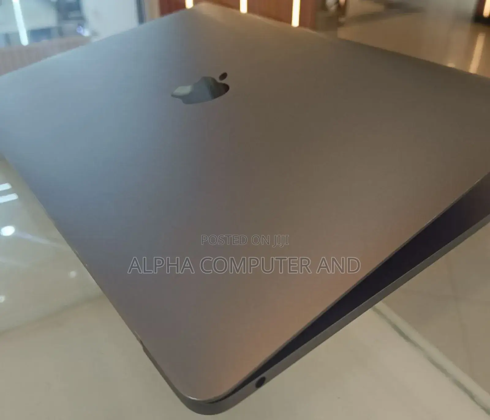 New Laptop Apple MacBook Pro 2019 8GB Intel Core I5 SSD 512GB