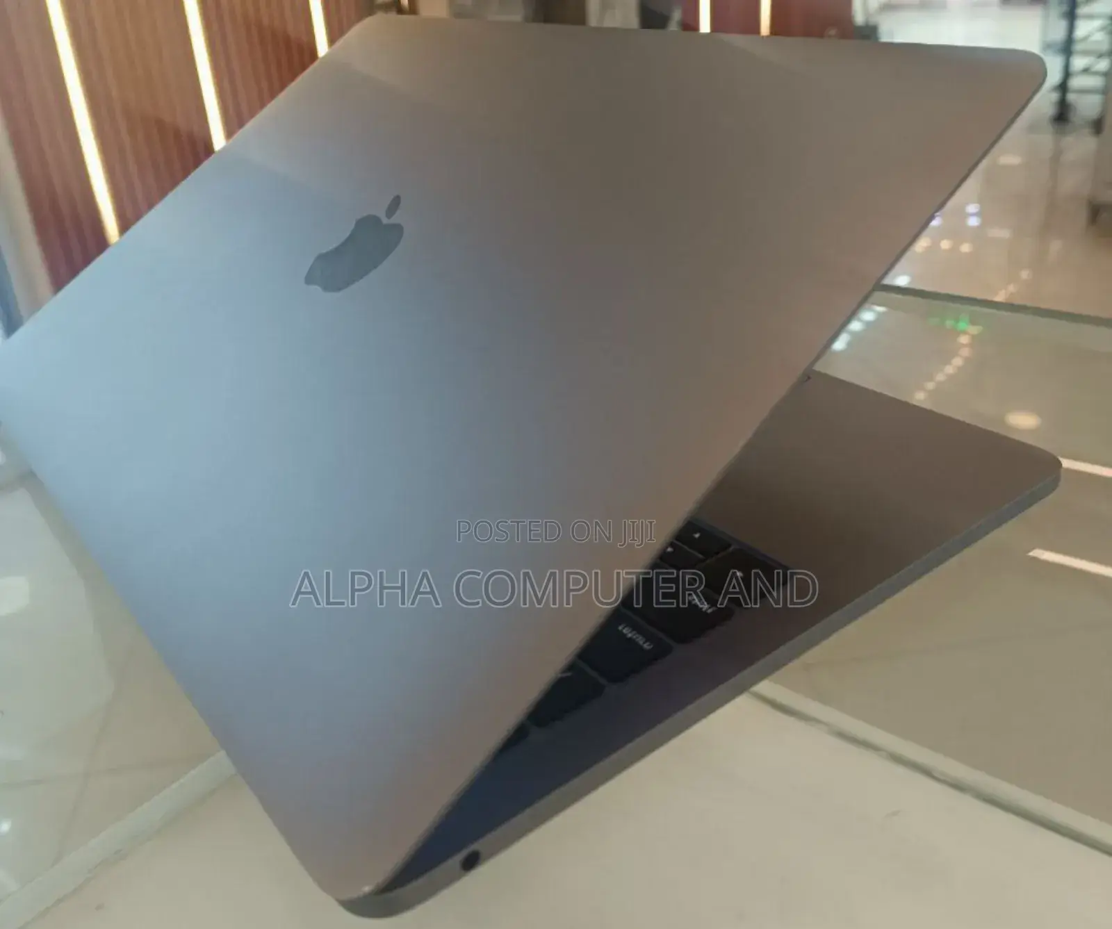 New Laptop Apple MacBook Pro 2019 8GB Intel Core I5 SSD 512GB