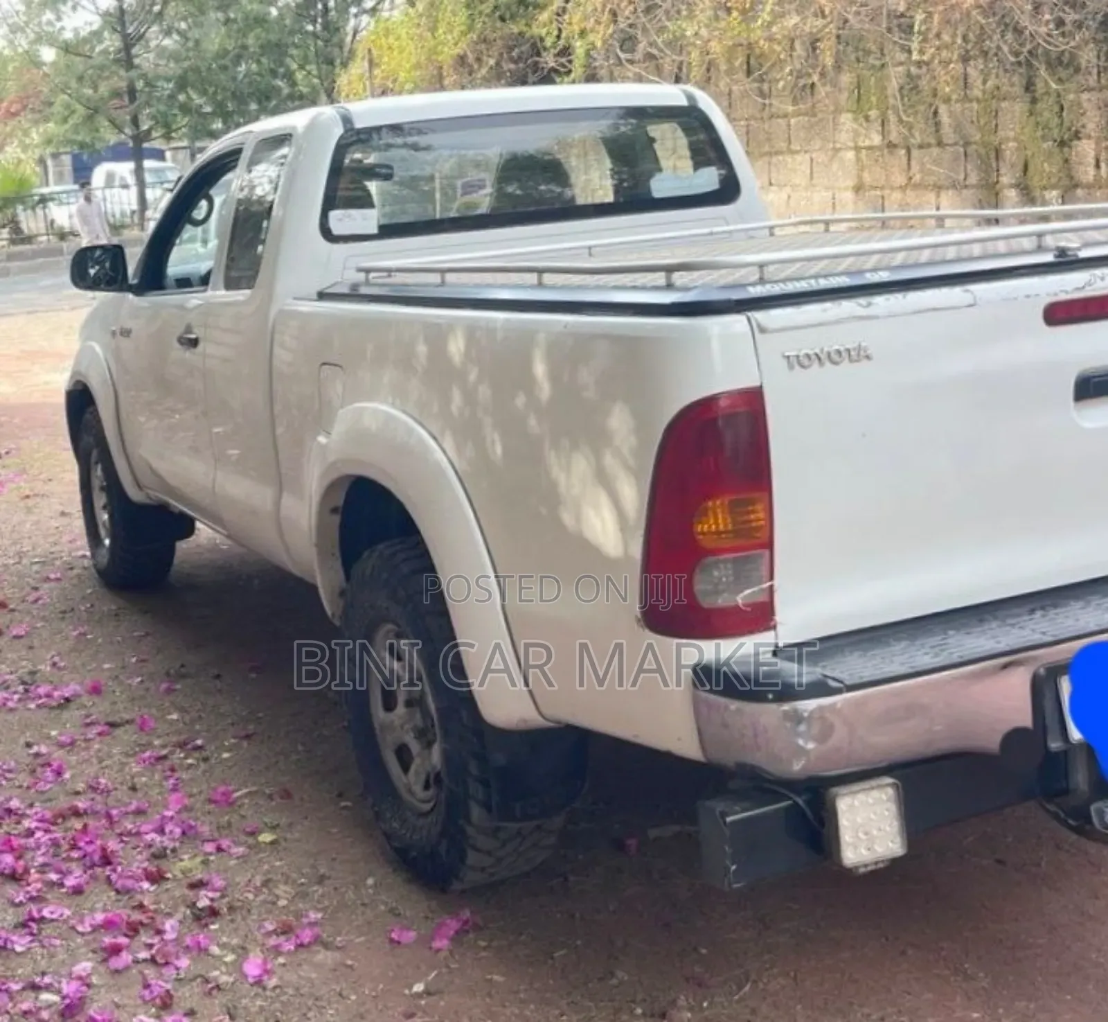 Toyota Hilux 2010 White