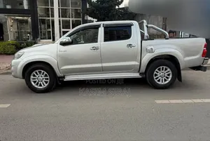 Toyota Hilux 3.0 D-4D 4x4 2013 Silver