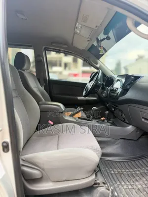 Toyota Hilux 3.0 D-4D 4x4 2013 Silver