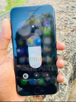 Photo - New Apple iPhone SE (2022) 64 GB Black