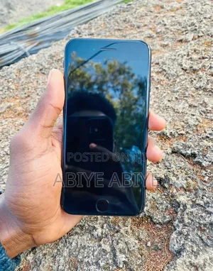 New Apple iPhone SE (2022) 64 GB Black