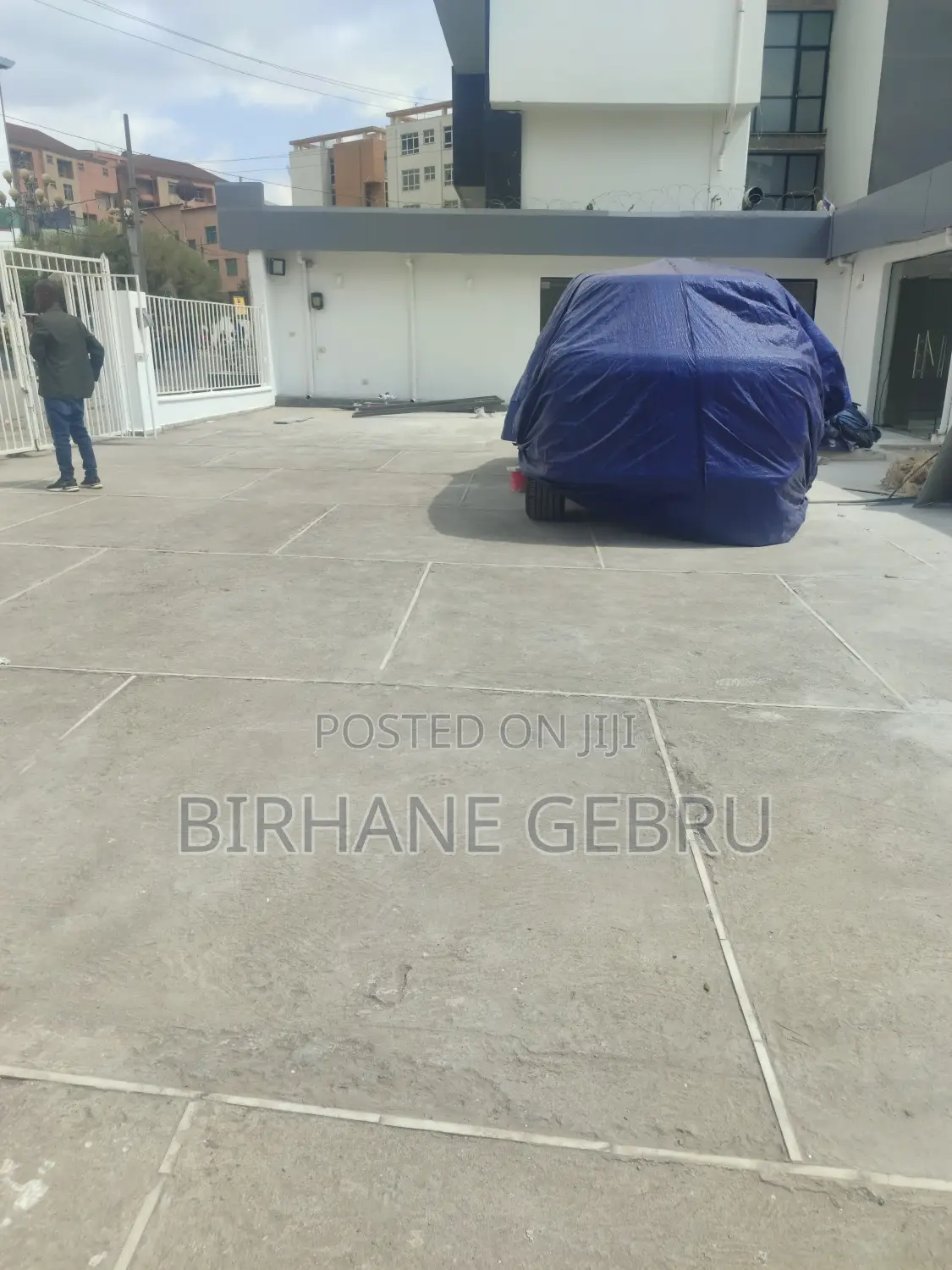 Space Rent for Car Show Room