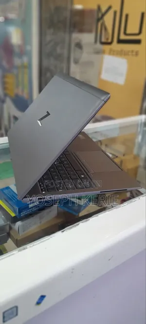 New Laptop HP ZBook Firefly 15 G7 16GB Intel Core I7 SSD 512GB