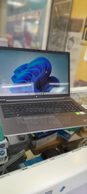 New Laptop HP ZBook Firefly 15 G7 16GB Intel Core I7 SSD 512GB