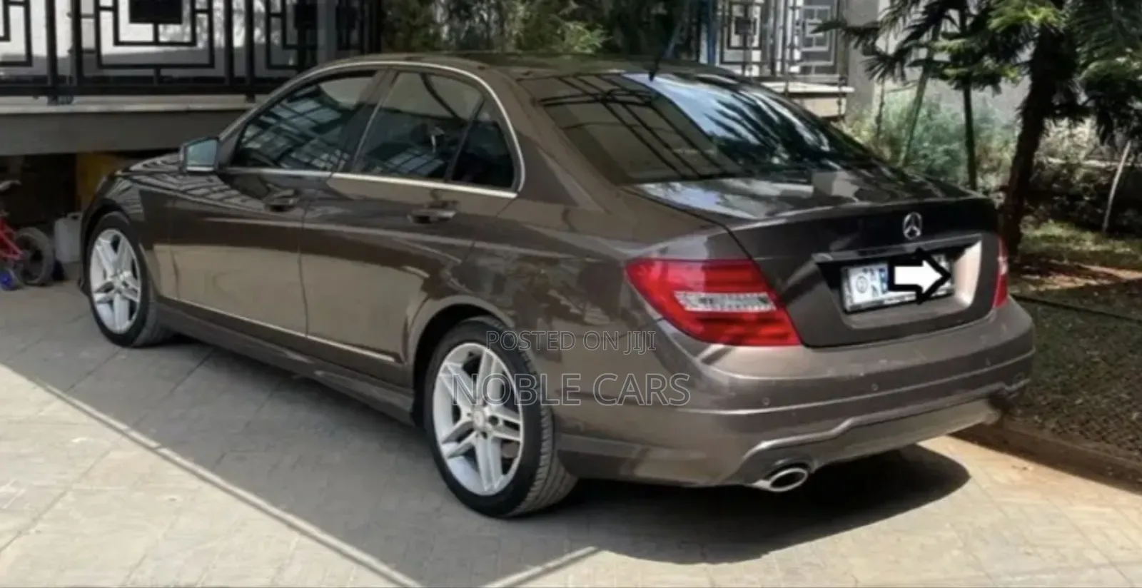 Mercedes-Benz C200 2012 Brown