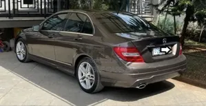 Photo - Mercedes-Benz C200 2012 Brown