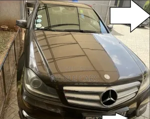 Mercedes-Benz C200 2012 Brown