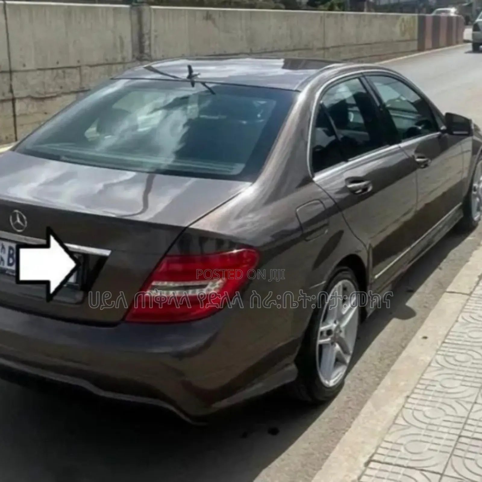 Mercedes-Benz C200 2012 Brown
