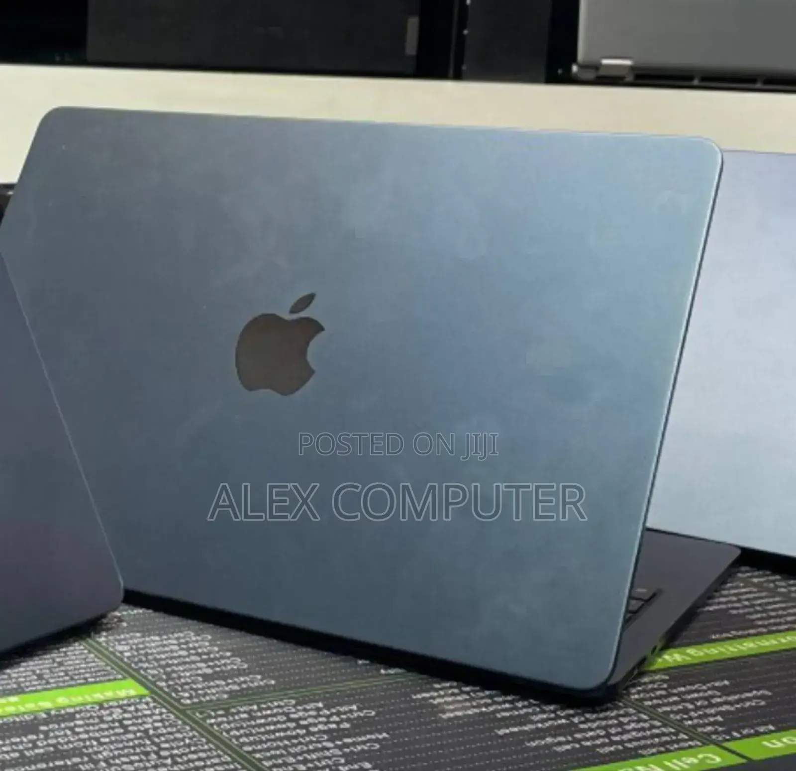 New Laptop Apple MacBook Air 2024 M3 13-Inch 8GB Apple M3 SSD 256GB