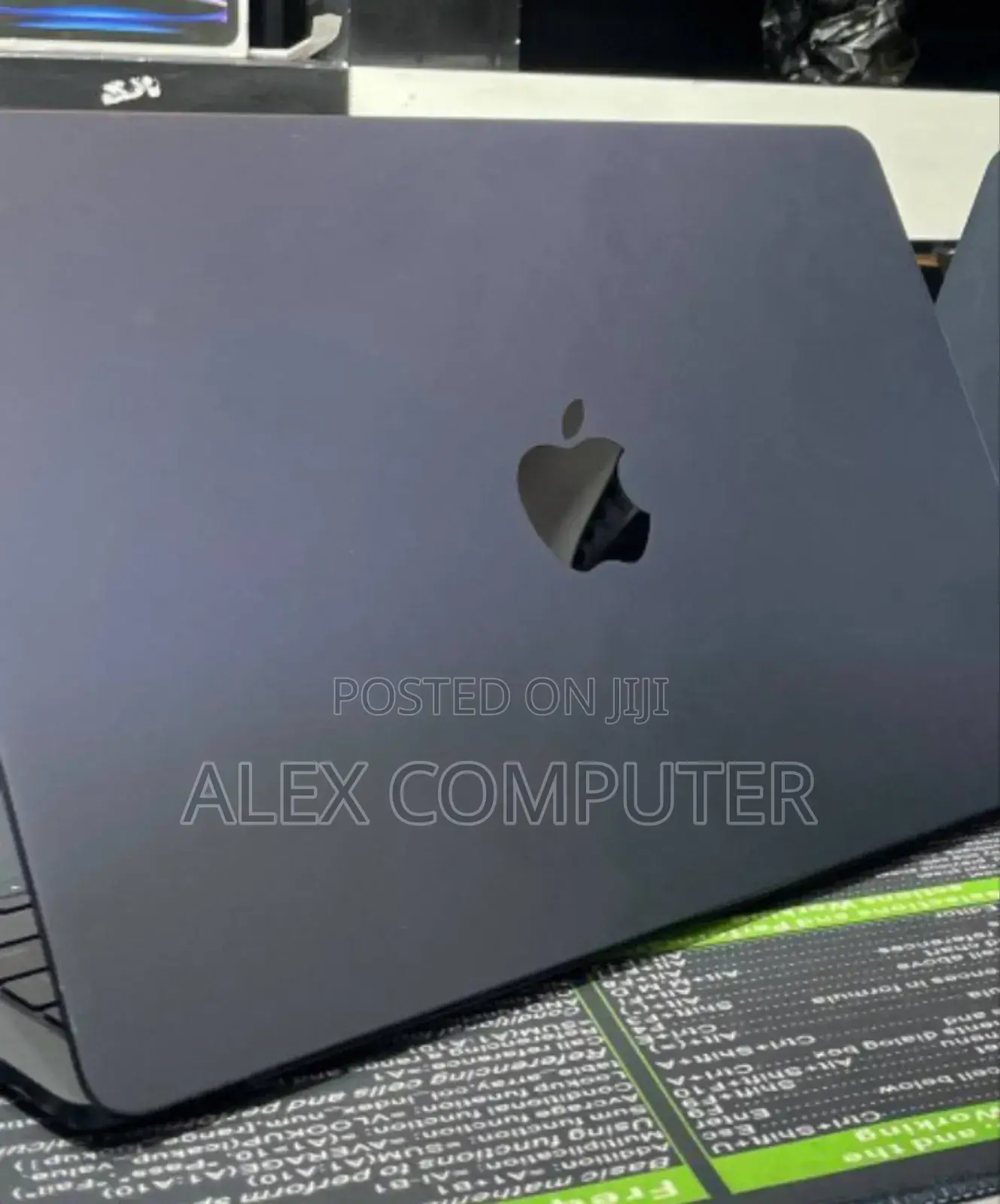 New Laptop Apple MacBook Air 2024 M3 13-Inch 8GB Apple M3 SSD 256GB