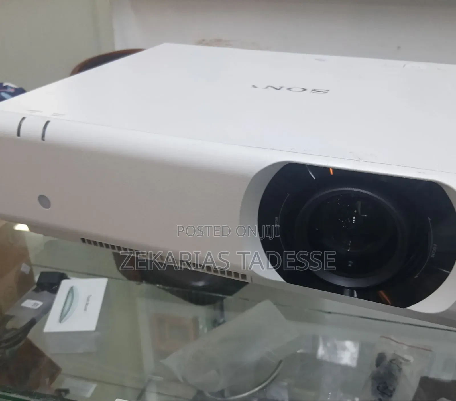 Sony Projector VPL-Ch350