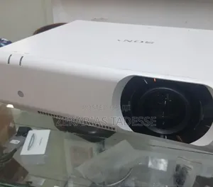 Sony Projector VPL-Ch350