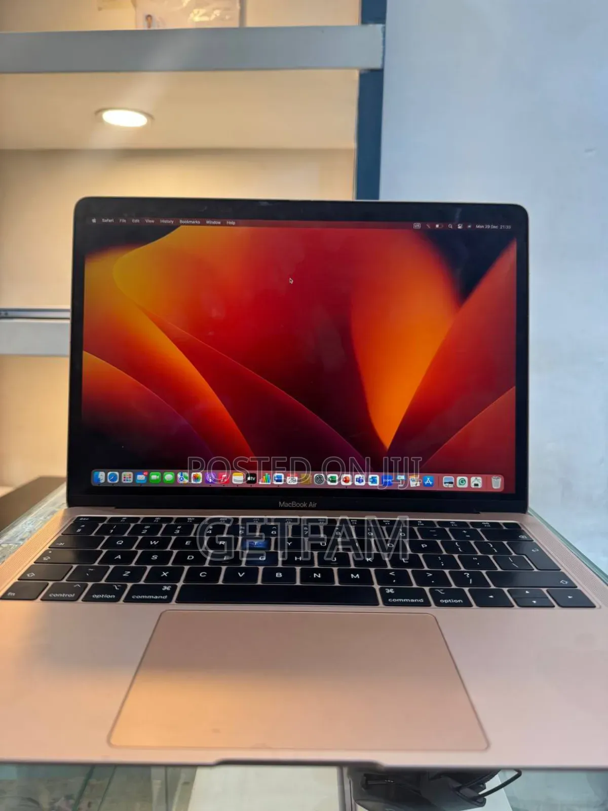 New Laptop Apple MacBook Pro 2019 8GB Intel Core I5 SSD 256GB