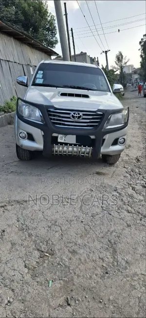 Toyota Hilux 2013 Silver
