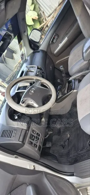 Toyota Hilux 2013 Silver