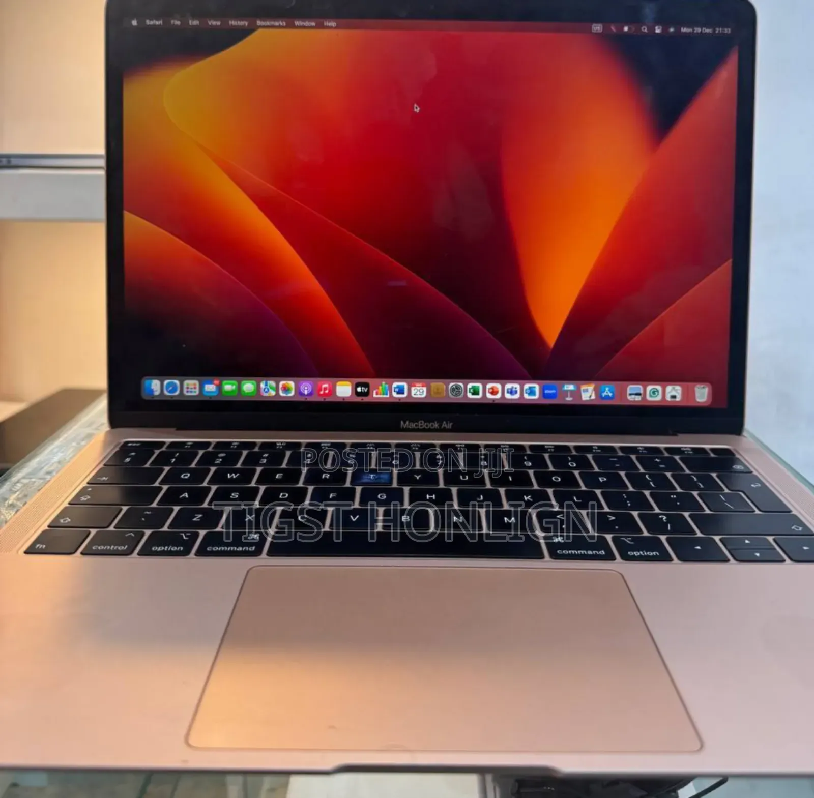 New Laptop Apple MacBook Pro 2019 8GB Intel Core I5 SSD 256GB