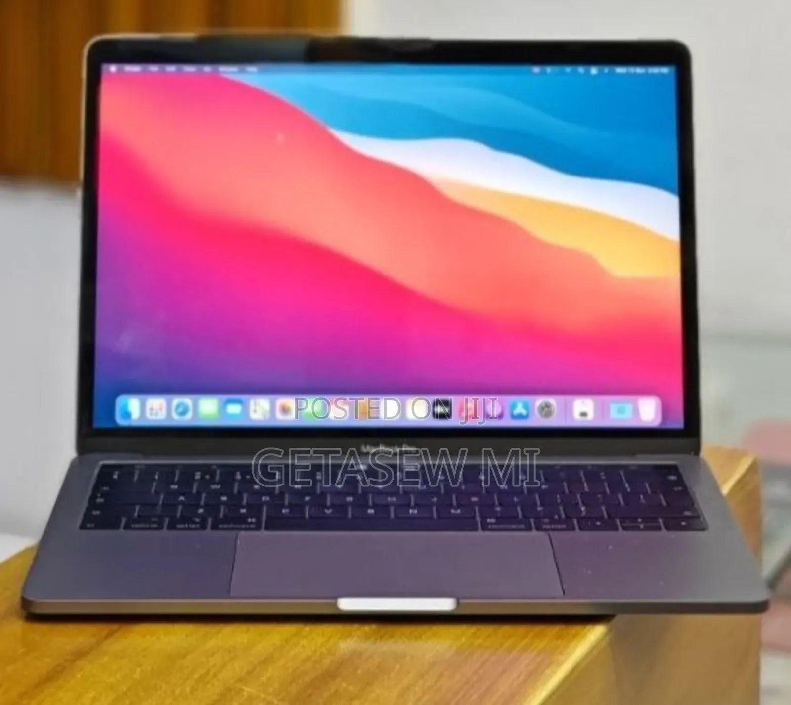 New Laptop Apple MacBook Pro 2018 8GB Intel Core I5 SSD 256GB