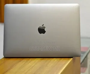 New Laptop Apple MacBook Pro 2018 8GB Intel Core I5 SSD 256GB