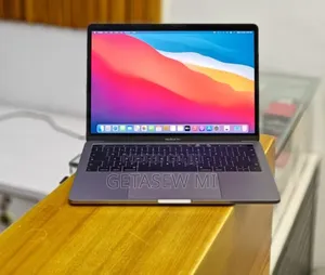 New Laptop Apple MacBook Pro 2018 8GB Intel Core I5 SSD 256GB