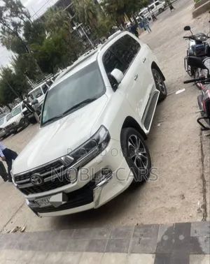 Photo - Toyota Land Cruiser 2020 Ivory