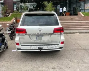 Toyota Land Cruiser 2020 Ivory