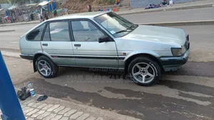 Photo - Toyota Corolla Hatchback 1989 Gray