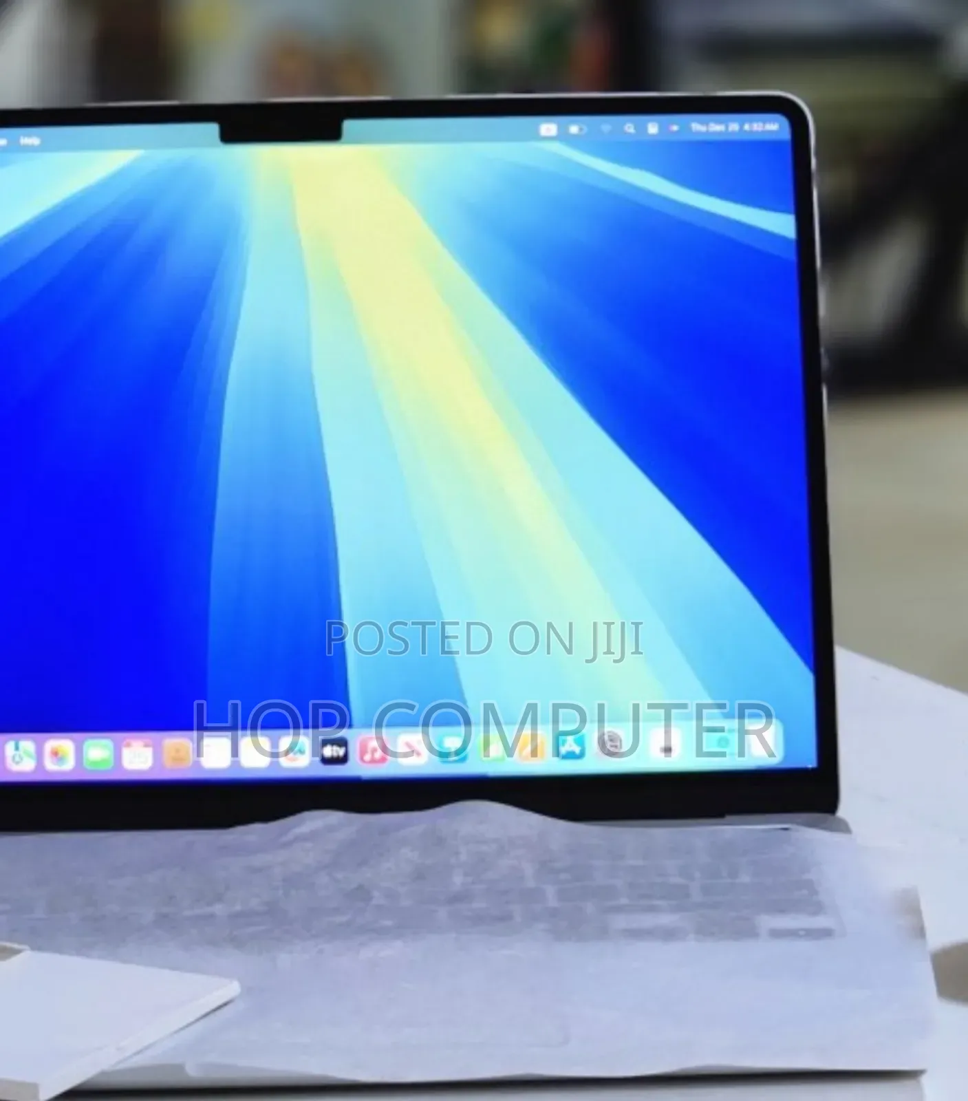 New Laptop Apple MacBook Air 2025 M4 13-Inch 16GB Apple M4 SSD 256GB