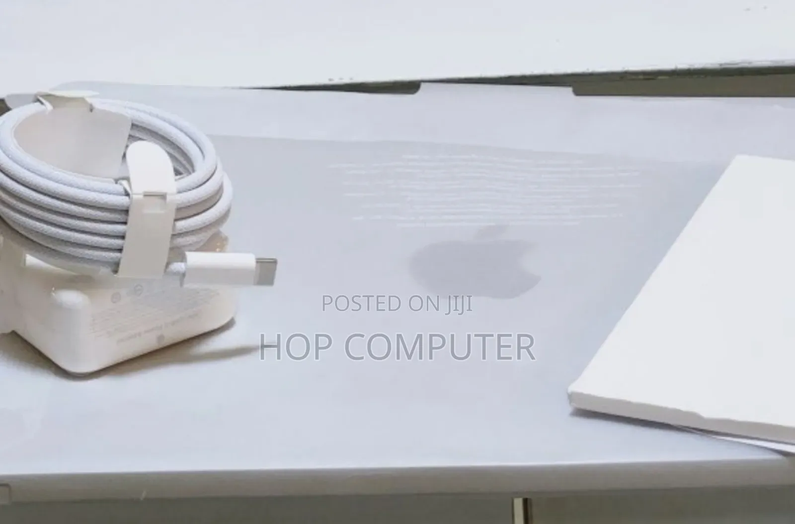 New Laptop Apple MacBook Air 2025 M4 13-Inch 16GB Apple M4 SSD 256GB