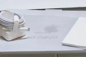 New Laptop Apple MacBook Air 2025 M4 13-Inch 16GB Apple M4 SSD 256GB