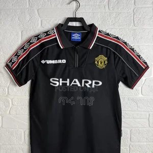 Photo - ኦሪጅናል ማሊያ Umbro #Manchester United 1998/99 Black Edition Kit Sharp